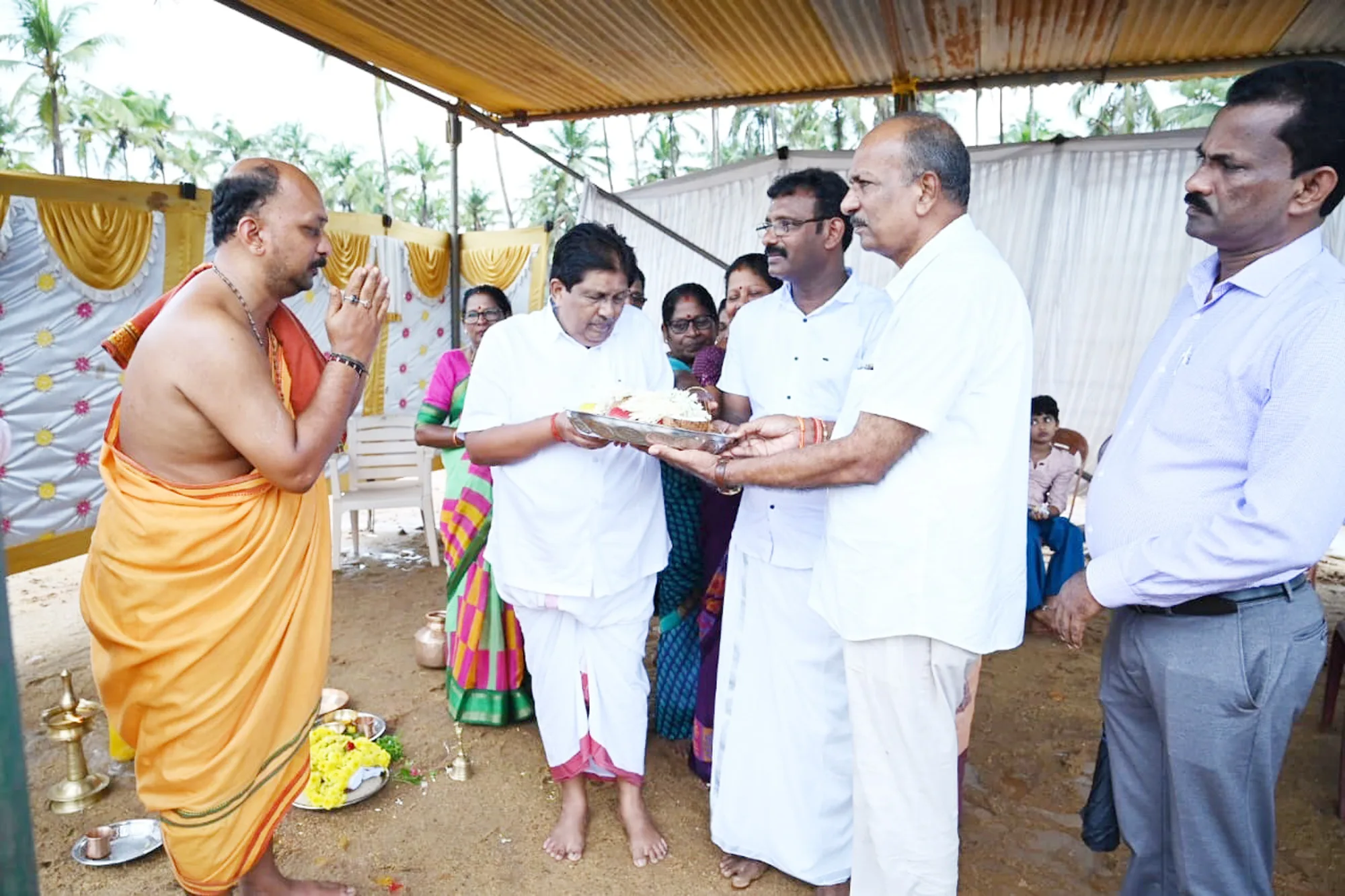 ಬೆಣ್ಣೆಕುದ್ರು ಶ್ರೀ ಕುಲಮಹಾಸ್ತ್ರೀ ಅಮ್ಮನವರ ದೇವಸ್ಥಾನ ನೂತನ ಸಭಾಭವನದ ನಿರ್ಮಾಣಕ್ಕೆ ಶಿಲಾನ್ಯಾಸ