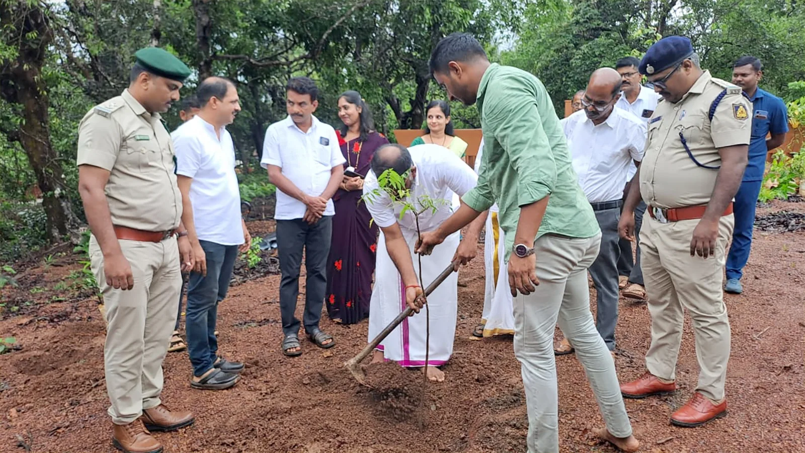 ಚಿತ್ರಕೂಟ ಆಯುರ್ವೇದ ಆಸ್ಪತ್ರೆಯಲ್ಲಿ ಔಷಧಿ ವನ ಉದ್ಘಾಟನೆ