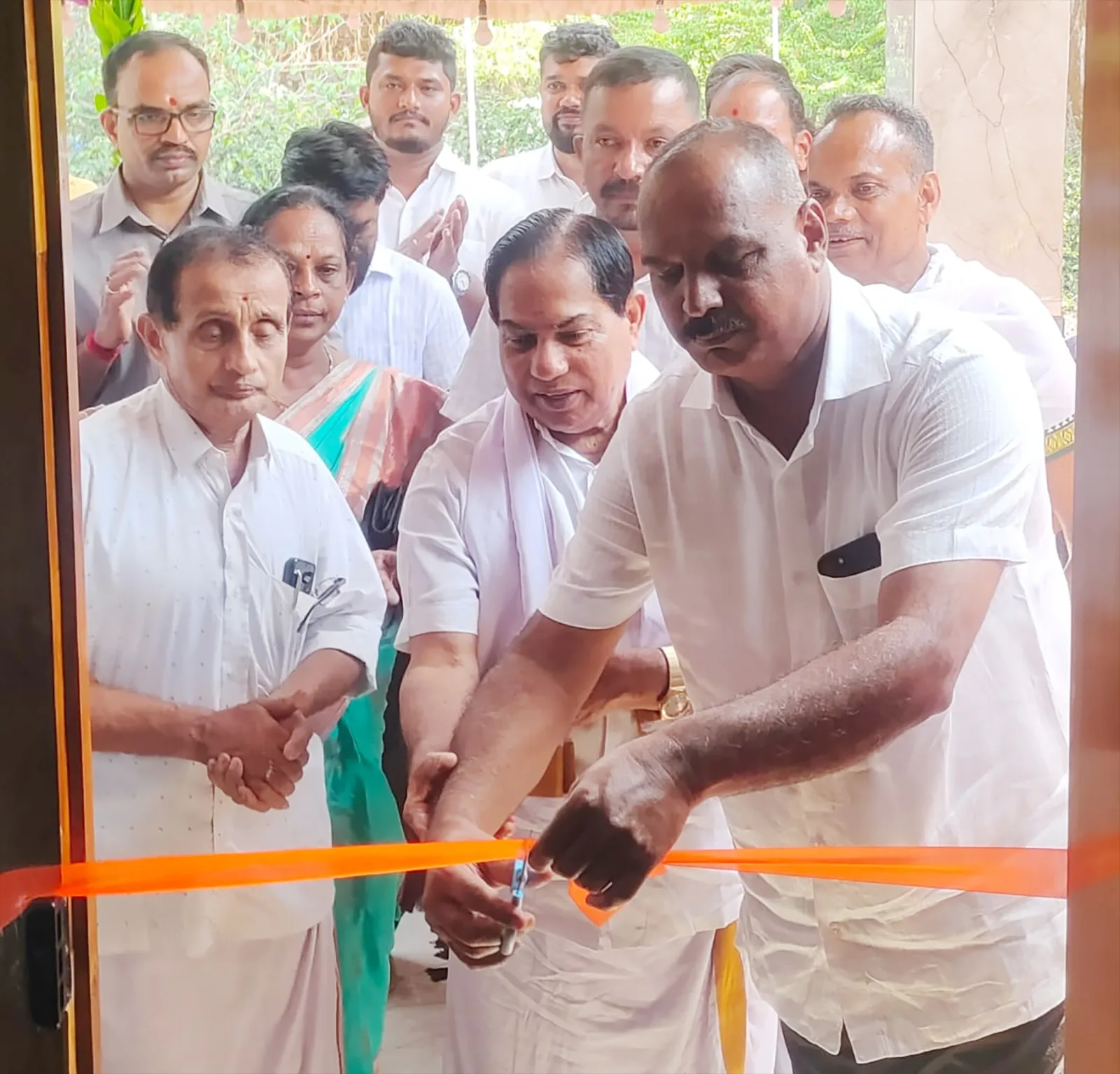 ಗಿಳಿಯಾರು ಜನಸೇವಾ ಟ್ರಸ್ಟ್ ವತಿಯಿಂದ ಮನೆ ಹಸ್ತಾಂತರ; ಟ್ರಸ್ಟ್ ಕಾರ್ಯ  ಶ್ಲಾಘನೀಯವಾದುದು – ಕಿರಣ್‌ಕುಮಾರ್ ಕೊಡ್ಗಿ