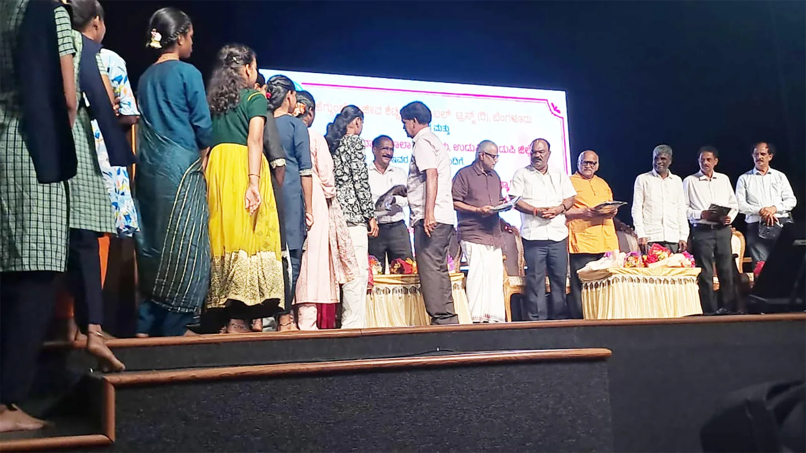 ಹೆಗ್ಗುಂಜೆ ರಾಜೀವ ಶೆಟ್ಟಿ ಚಾರಿಟೇಬಲ್ ಟ್ರಸ್ಟ್‌ನಿಂದ 20,000 ಜೊತೆ ಉಚಿತ ಶಾಲಾ ಸಮವಸ್ತ್ರ ವಿತರಣೆ
