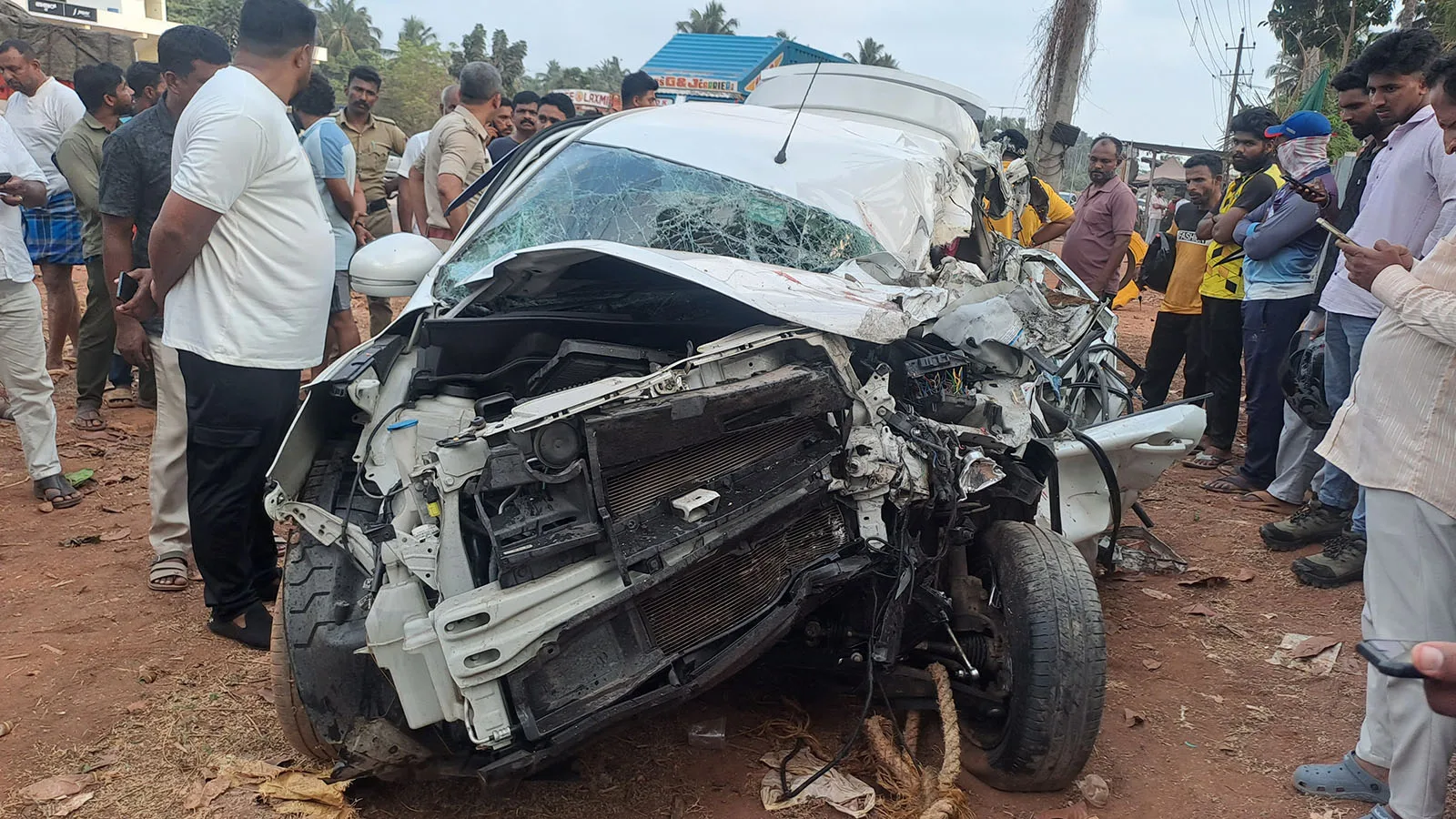 ನಾವುಂದದಲ್ಲಿ ಭೀಕರ ರಸ್ತೆ ಅಪಘಾತ ; ಇಬ್ಬರು ಸ್ಥಳದಲ್ಲೇ ಸಾವು