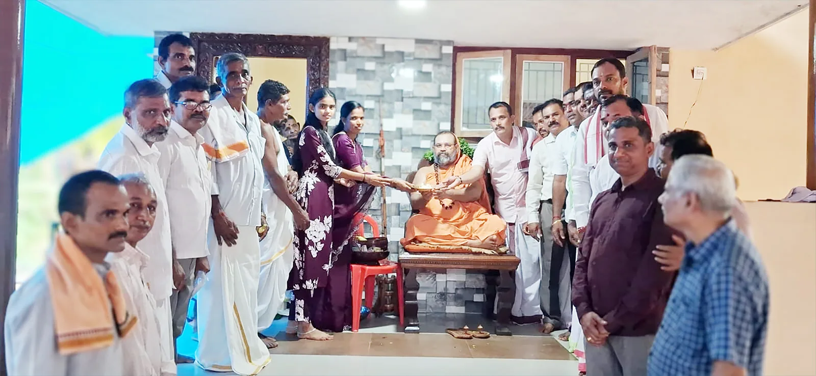 ಶಶಿಧರ ಪುರೋಹಿತರ ನೇತೃತ್ವದ ಸಮಾನಮನಸ್ಕ ತಂಡದವರಿಂದ 41ನೇ ಮನೆ ಹಸ್ತಾಂತರ