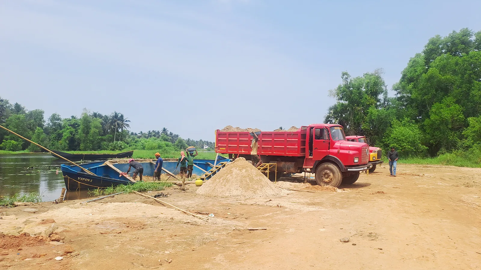 ನಾಗರಮಠ ಮರಳುಗಾರಿಕೆ; ಅಧಿಕೃತ ಮರಳುಗಾರಿಕೆಗೆ ಅನಧಿಕೃತರಿಂದ ತೊಂದರೆ
