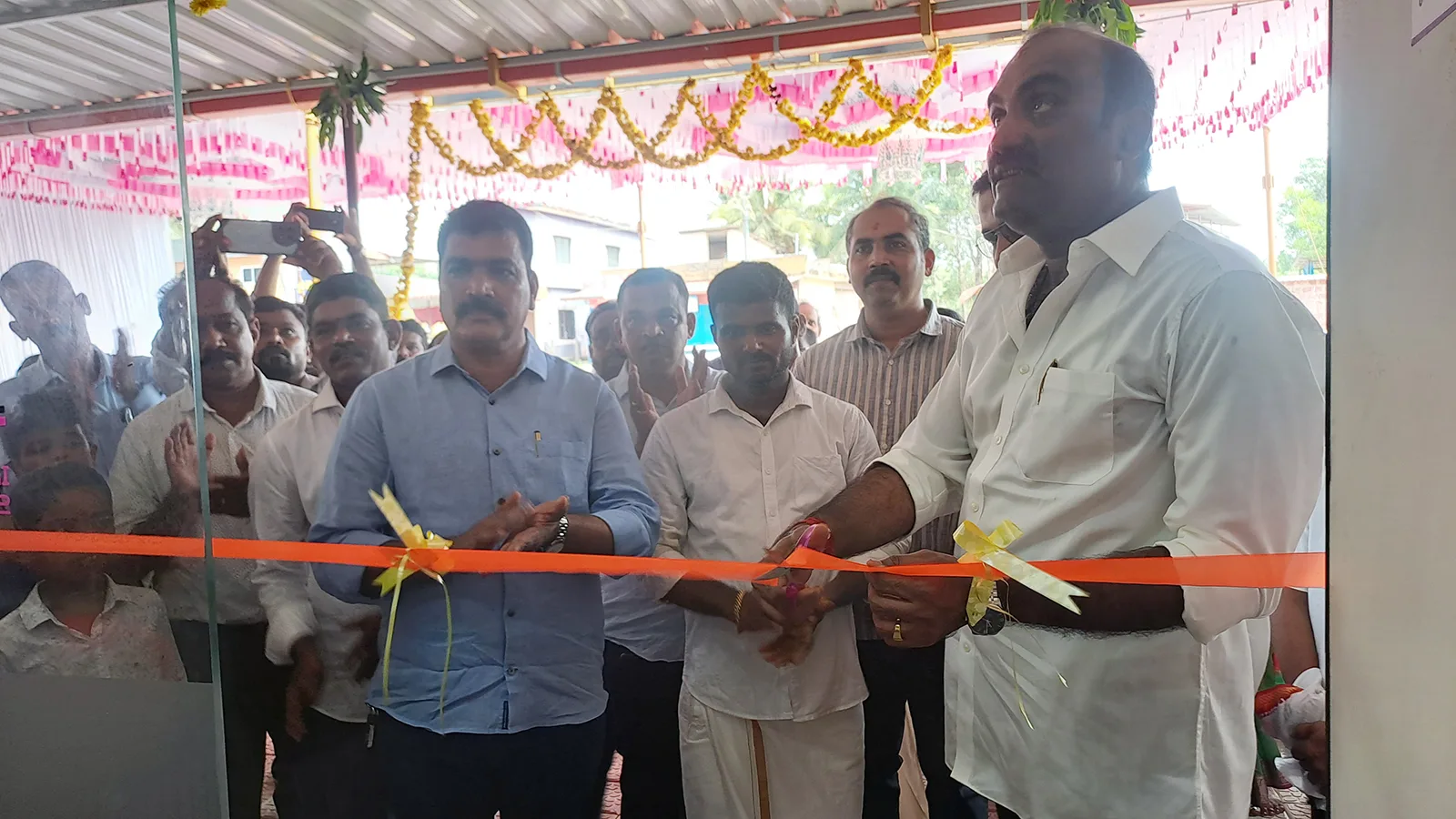 ಪೇತ್ರಿ : ಇಂಟೀರಿಯರ್ ಸೊಲ್ಯುಶನ್ ಪ್ಲೈವುಡ್ & ಹಾರ್ಡ್‌ವೇರ್ ಉದ್ಘಾಟನೆ