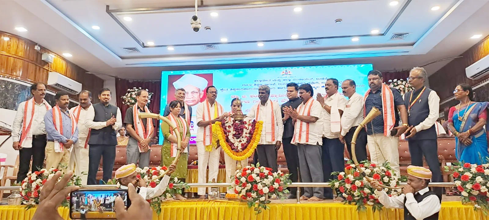 ಜಿಲ್ಲಾ ಮಟ್ಟದ ಶಿಕ್ಷಕರ ದಿನಾಚರಣೆ ಸಮಾರಂಭ; ವಂದೇ ಮಾತರಂ ಹಾಡದಿರುವುದಕ್ಕೆ ಜಿಲ್ಲಾಡಳಿತಕ್ಕೆ ಶ್ರೀನಿವಾಸ ಪೂಜಾರಿ ಪರೋಕ್ಷ ಟೀಕೆ:
