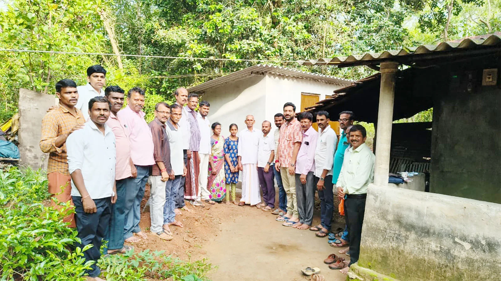 ಮಂದಾರ್ತಿ : ಸ್ನಾನಗೃಹ ಹಾಗೂ ಶೌಚಾಲಯ ಹಸ್ತಾಂತರ