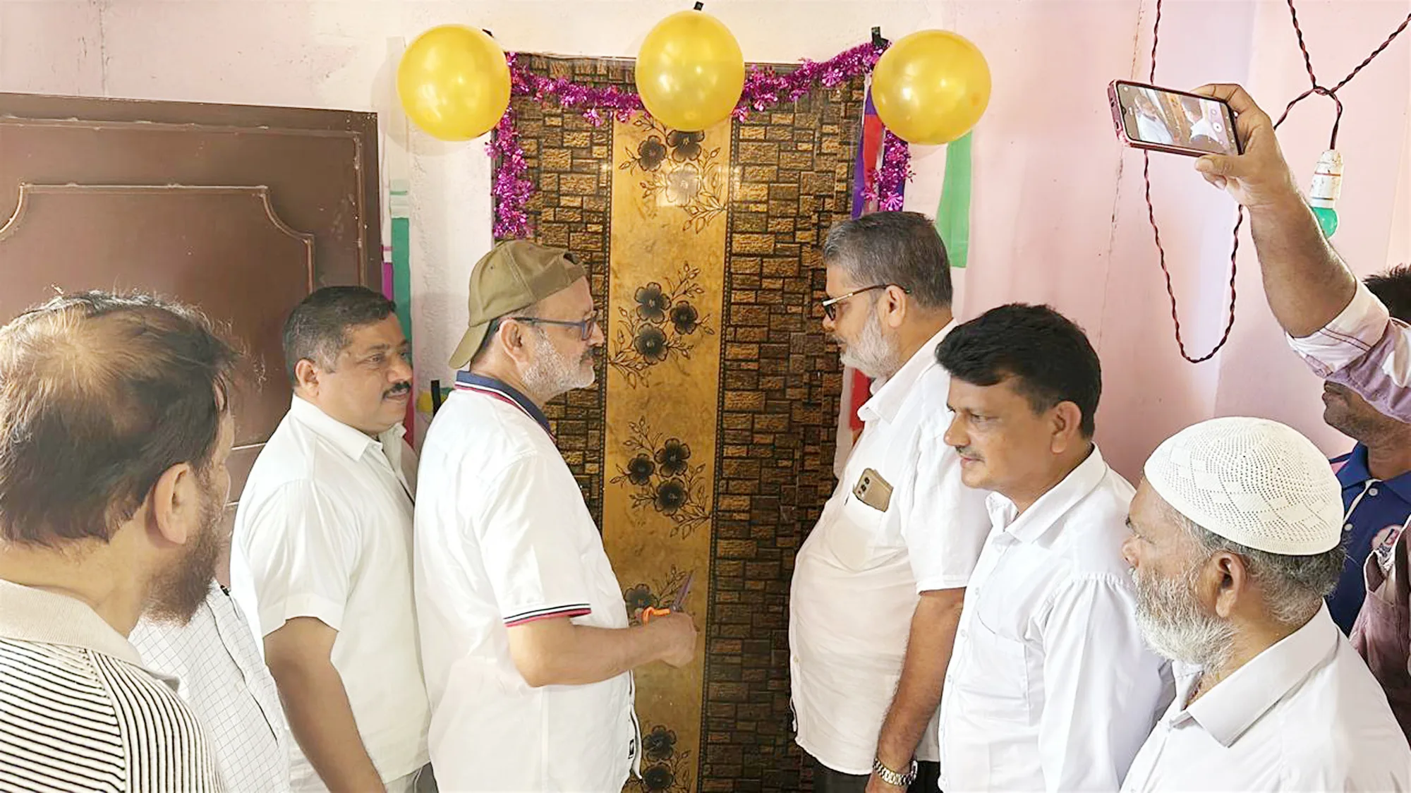 ಆರ್ಥಿಕ ಅಶಕ್ತ ಕುಟುಂಬಕ್ಕೆ ಶೌಚಾಲಯ ಹಸ್ತಾಂತರ