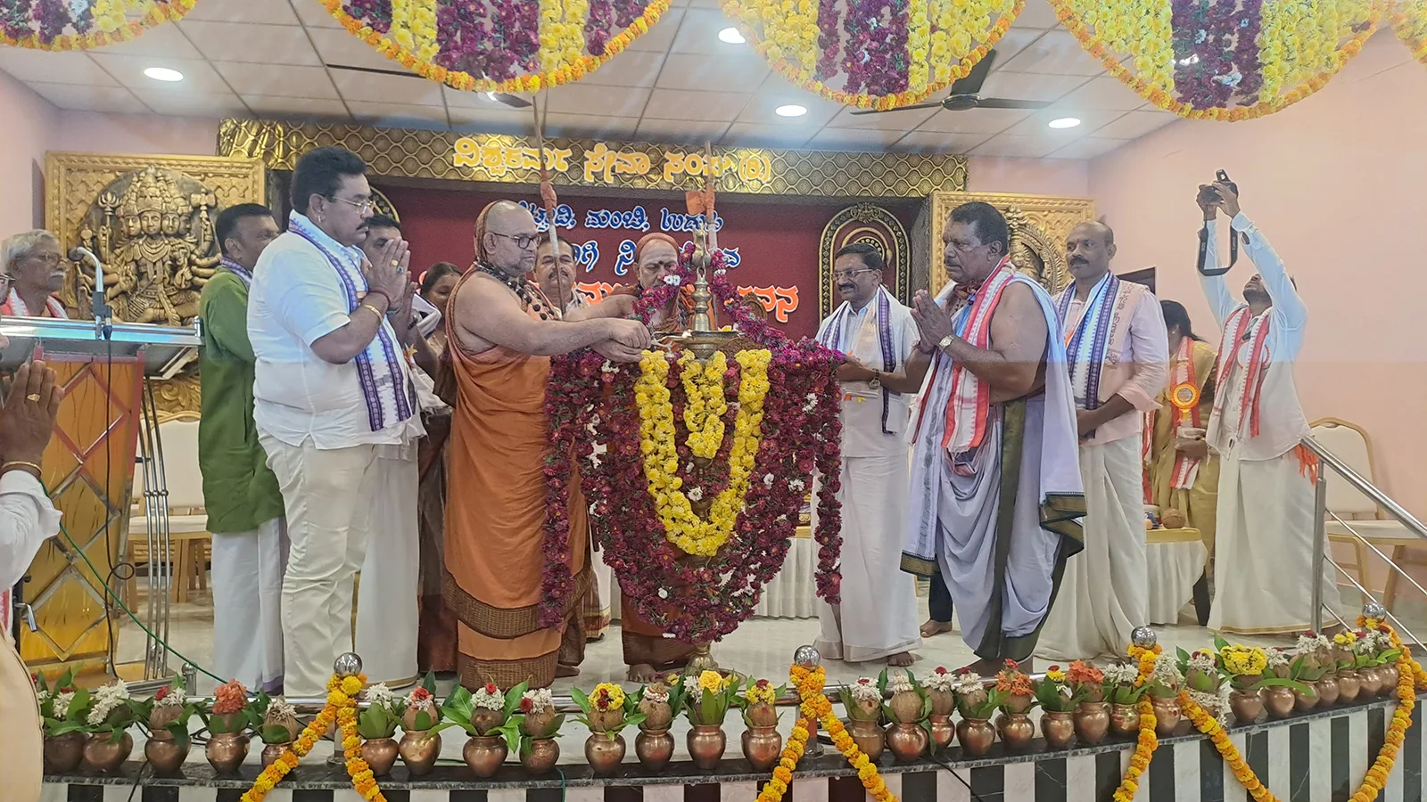 ಮಕ್ಕಳಿಗೆ ಸಂಸ್ಕಾರ ನೀಡಿದಾಗ ಮಾತ್ರ ಸಮಾಜದ ಆಸ್ತಿ: ಶ್ರೀಗಳ ಆಶೀರ್ವಚನ